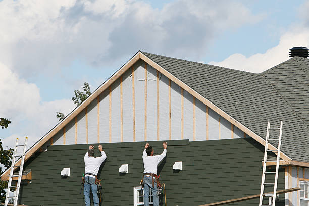 Professional Siding technician working in Robbins, IL
